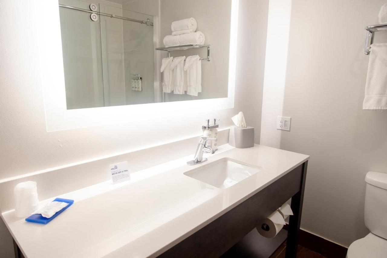 Holiday Inn Express Marshfield - Springfield Area By Ihg Exterior foto