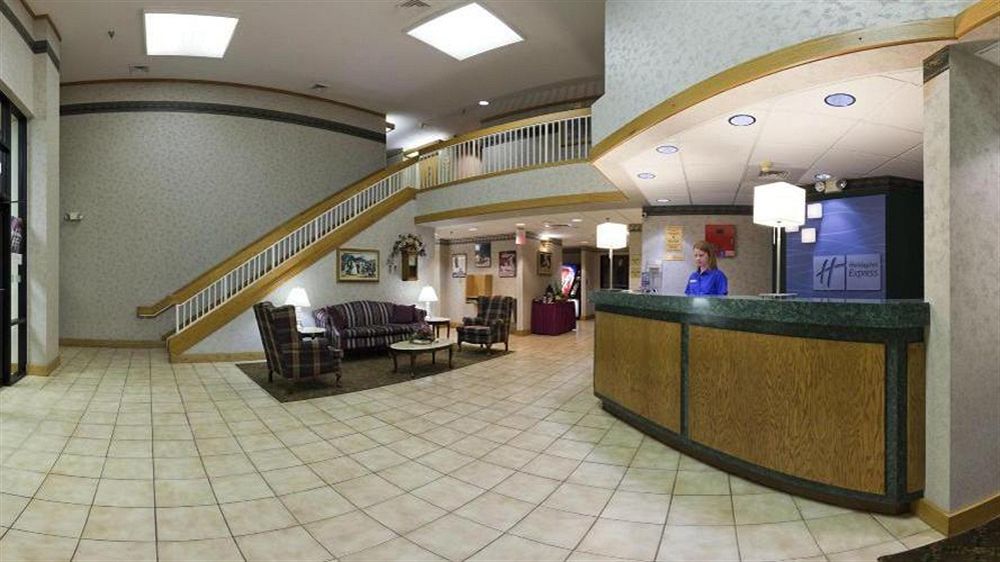 Holiday Inn Express Marshfield - Springfield Area By Ihg Exterior foto