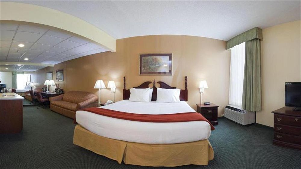 Holiday Inn Express Marshfield - Springfield Area By Ihg Exterior foto